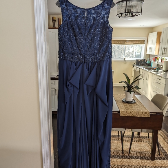 Mother-of-the-bride gown by Montage by Mon Cheri. Navy, size 14 - Picture 6 of 13